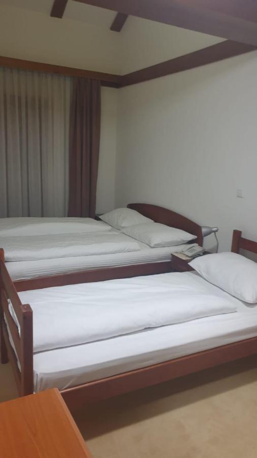 Hotel Knez คูเปรส ภายนอก รูปภาพ