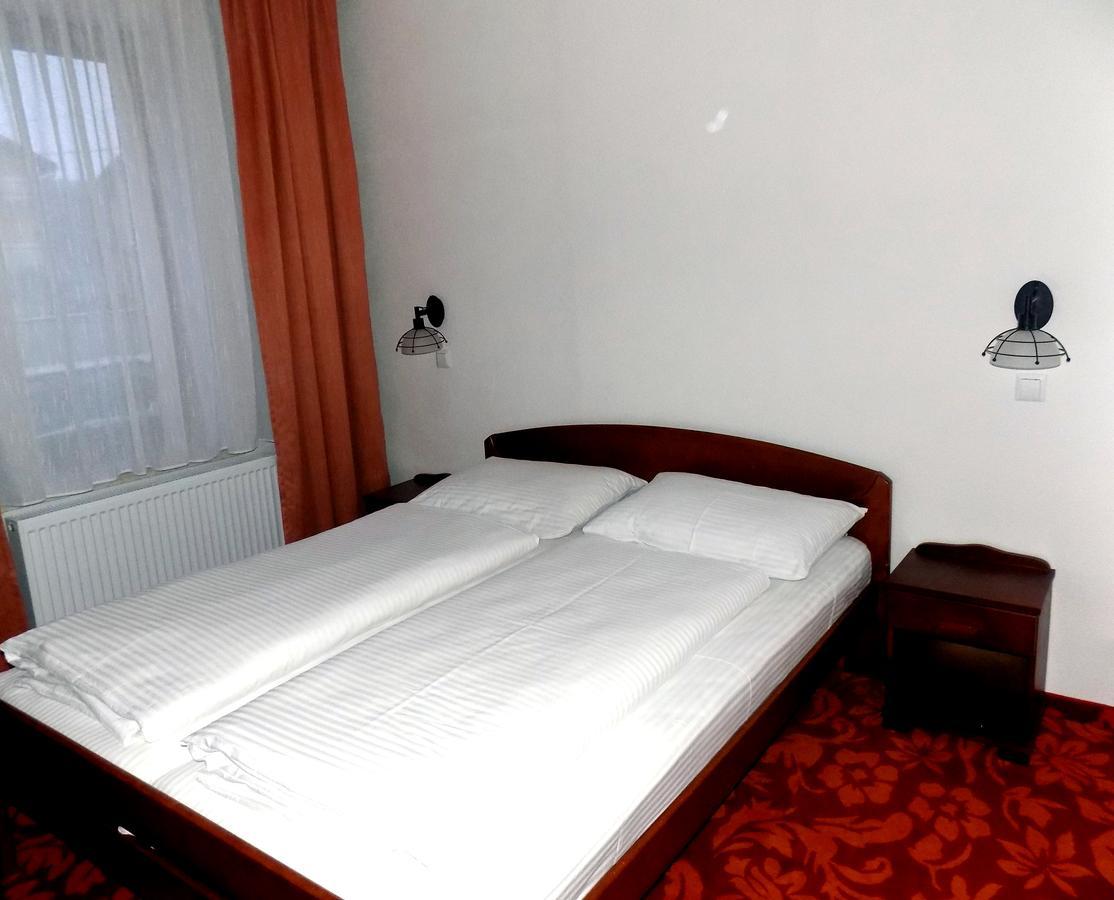 Hotel Knez คูเปรส ภายนอก รูปภาพ
