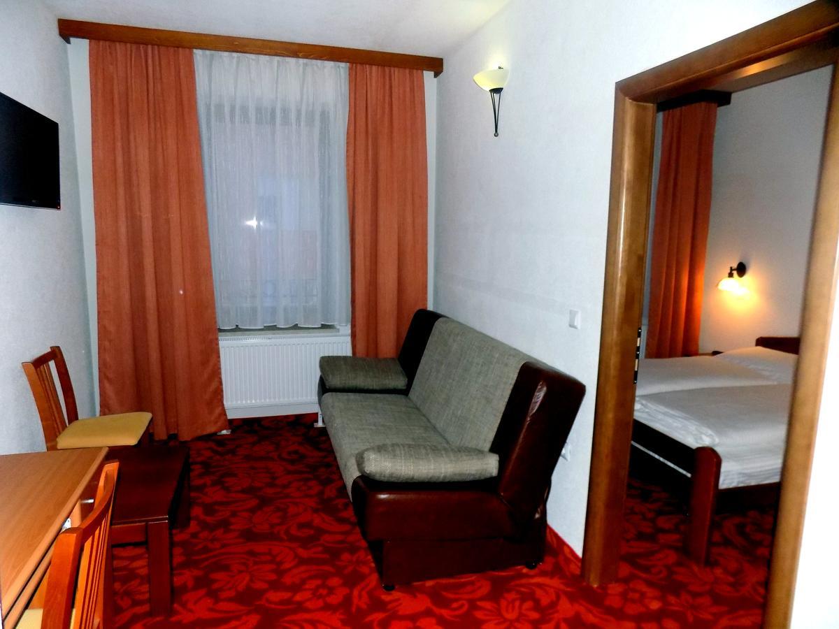 Hotel Knez คูเปรส ภายนอก รูปภาพ