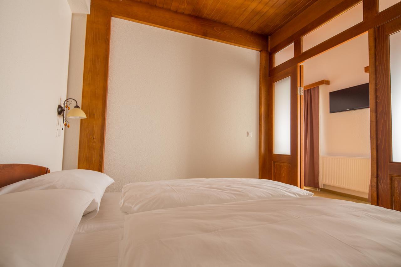 Hotel Knez คูเปรส ภายนอก รูปภาพ