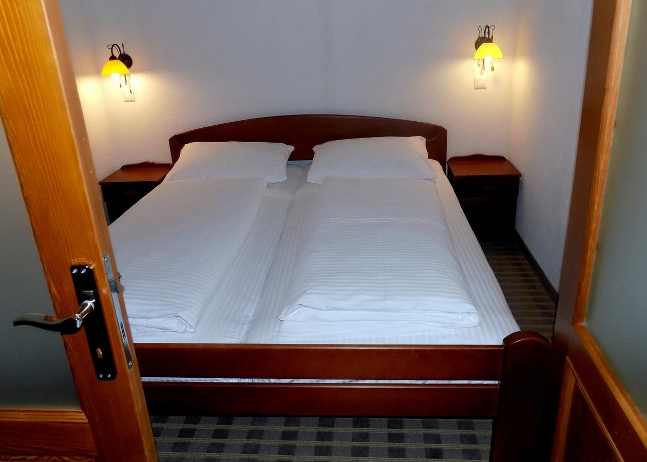 Hotel Knez คูเปรส ภายนอก รูปภาพ