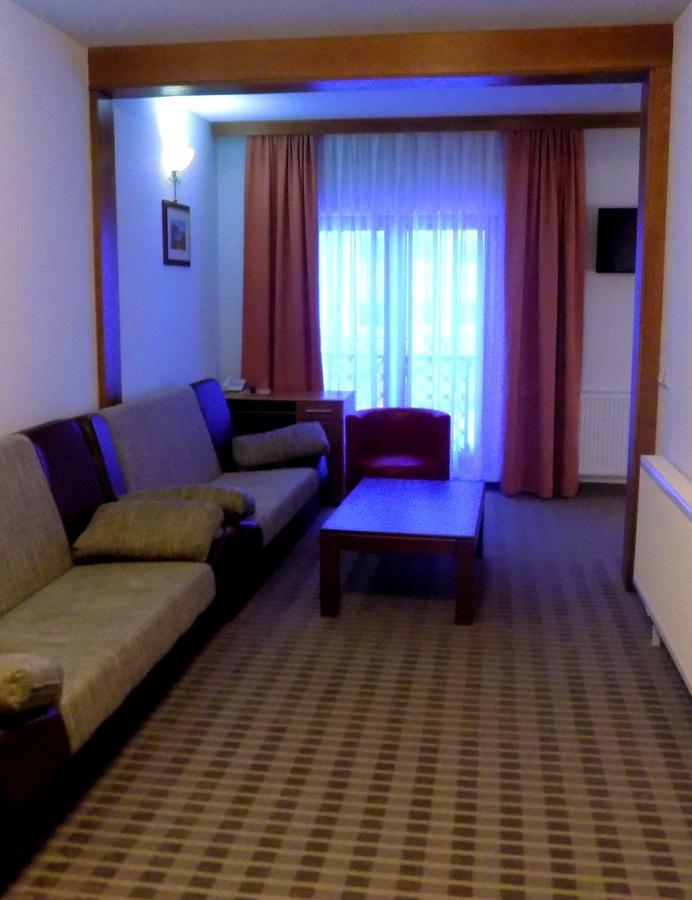 Hotel Knez คูเปรส ภายนอก รูปภาพ
