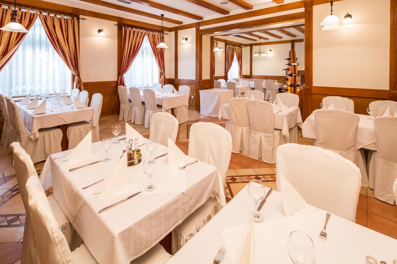 Hotel Knez คูเปรส ภายนอก รูปภาพ