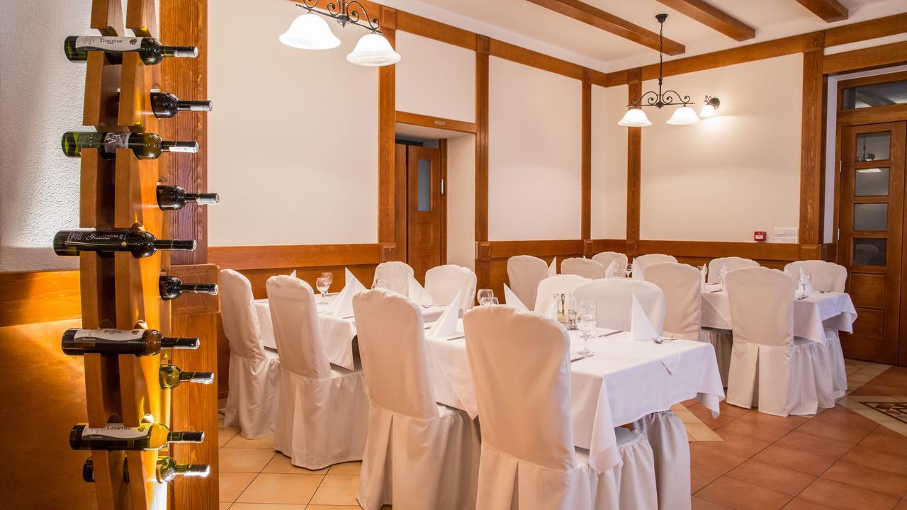 Hotel Knez คูเปรส ภายนอก รูปภาพ